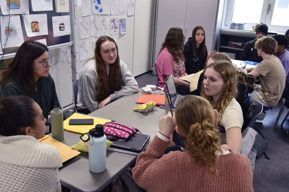 VHS students welcome Italian peers during school exchange