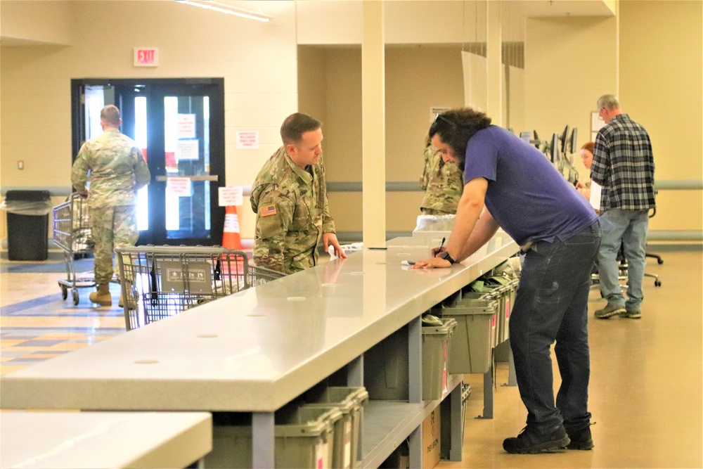 Reserve Soldiers praise Fort McCoy Central Issue Facility exchange process; tests facility’s capabilities