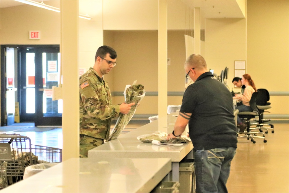 Reserve Soldiers praise Fort McCoy Central Issue Facility exchange process; tests facility’s capabilities