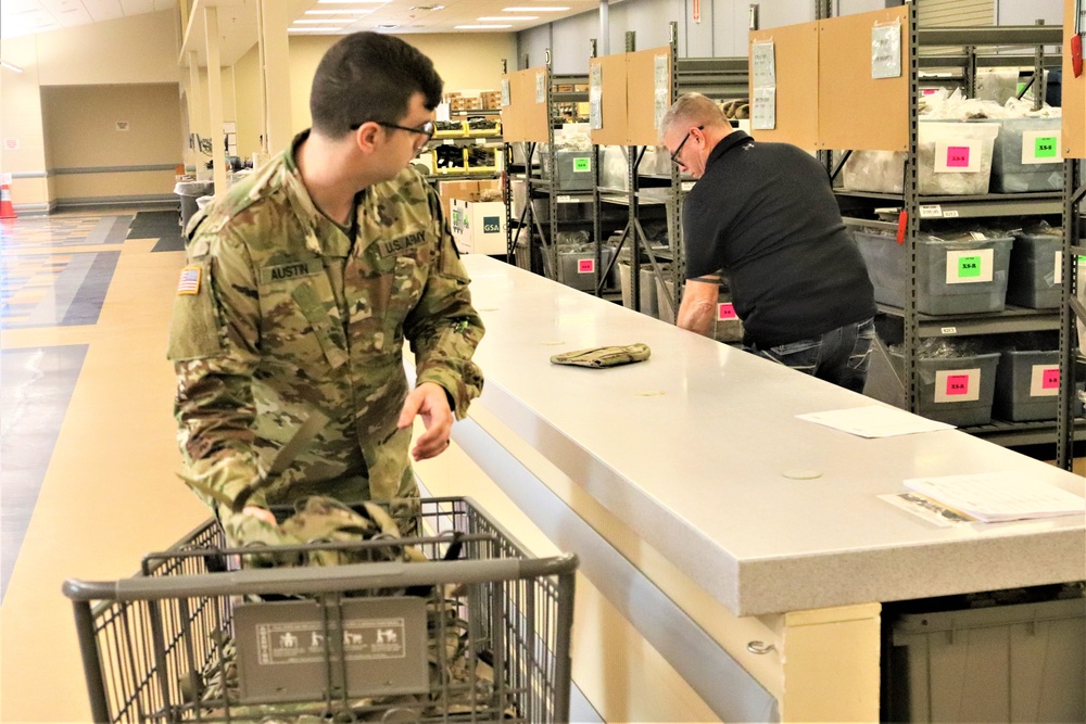 Reserve Soldiers praise Fort McCoy Central Issue Facility exchange process; tests facility’s capabilities