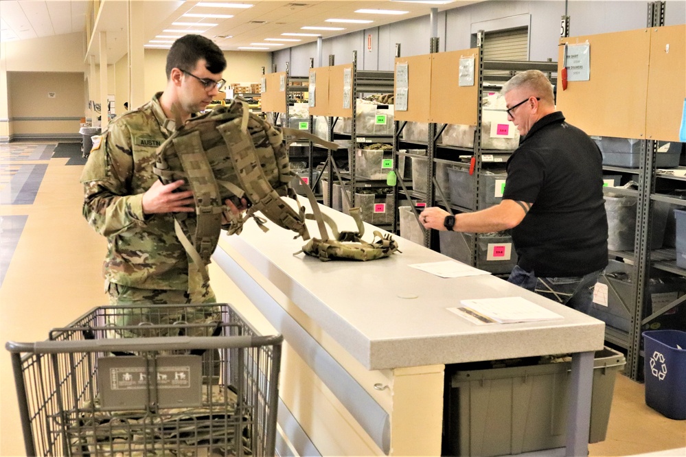 Reserve Soldiers praise Fort McCoy Central Issue Facility exchange process; tests facility’s capabilities