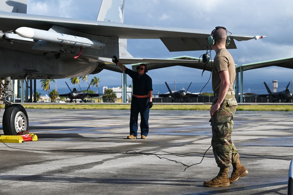 Team Kingsley supports F-22 operations in Hawaii