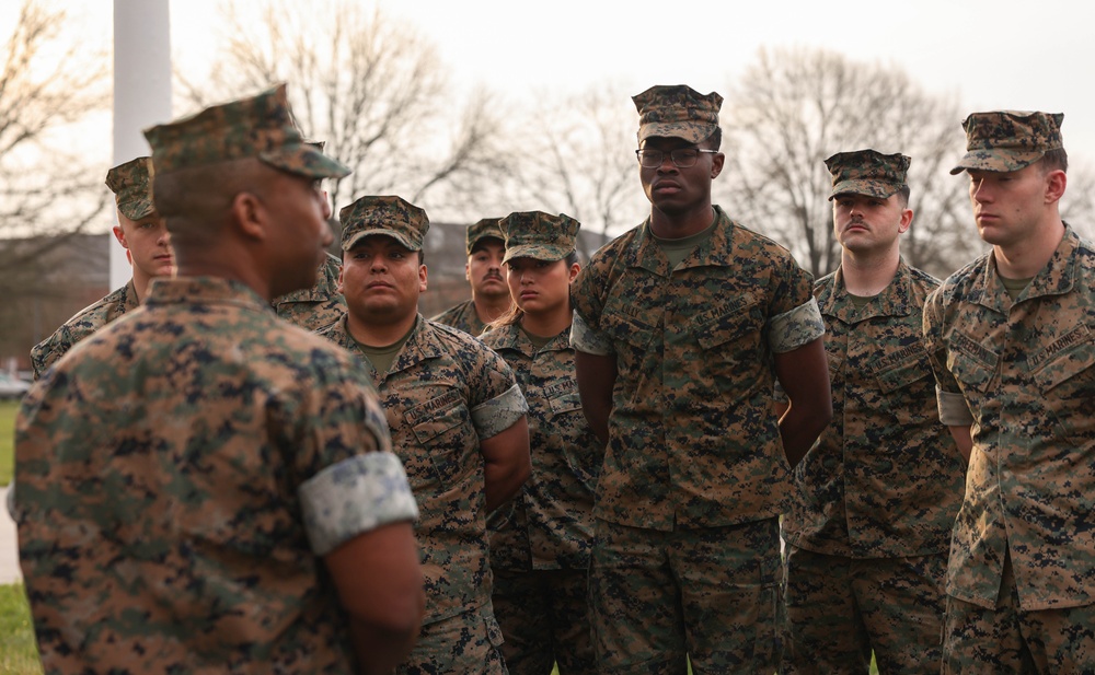 Sgt. Medina receives award from Col. Brooks