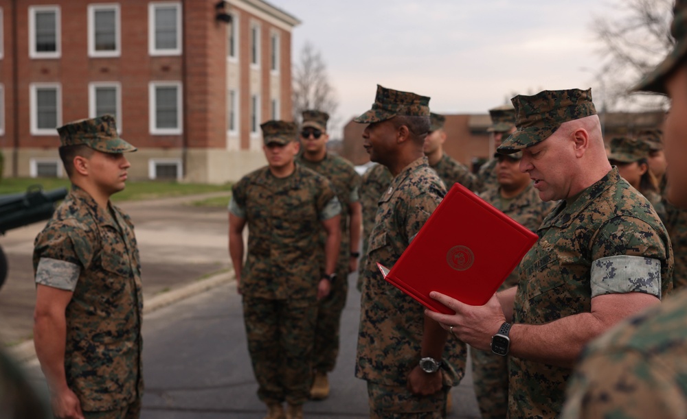 Sgt. Medina receives award from Col. Brooks