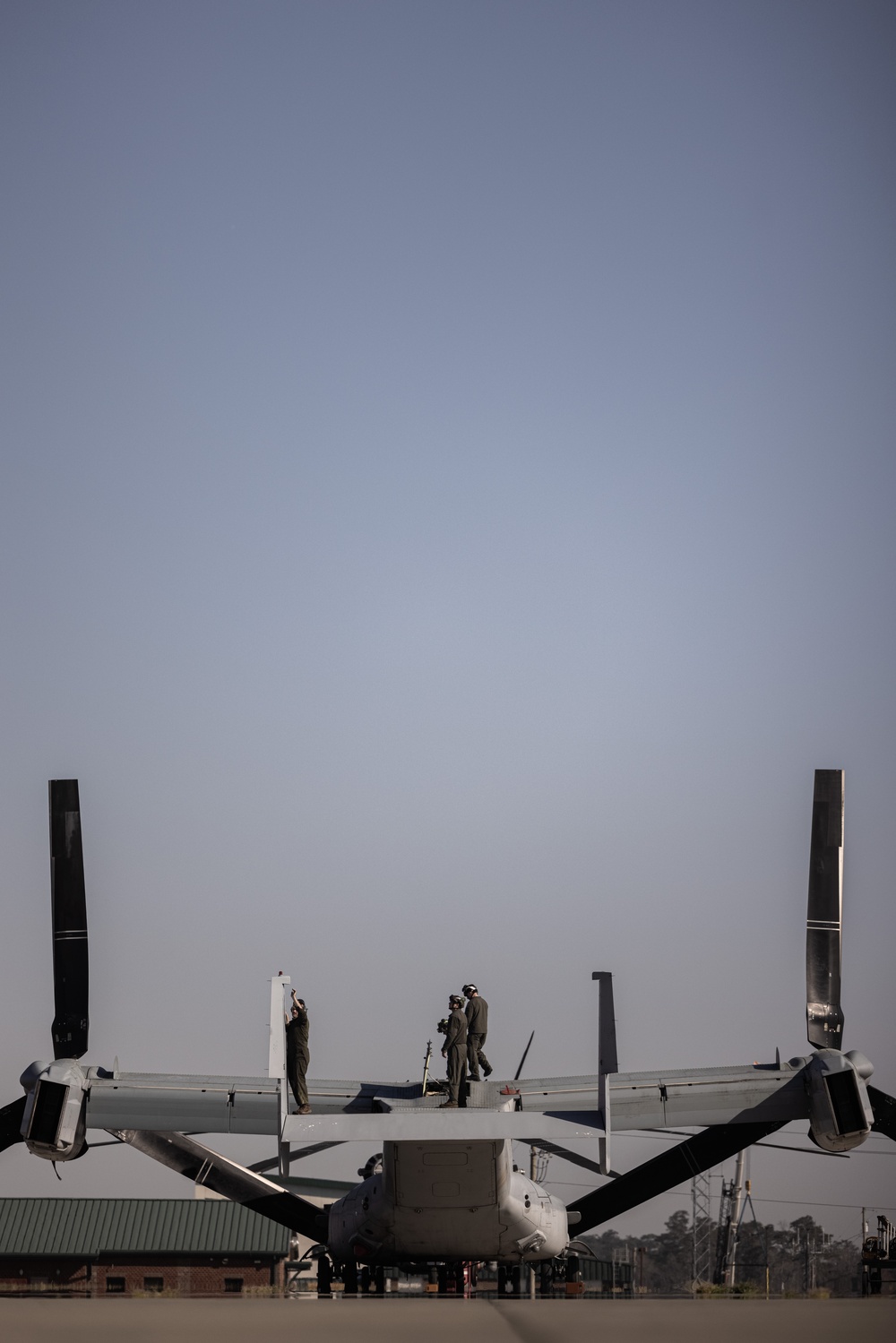 VMM-365 (REIN) MV-22 Osprey Prepares to Return to Flight Operations