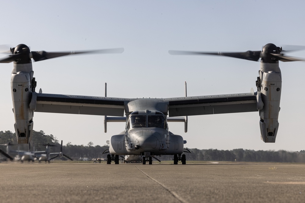 VMM-365 (REIN) MV-22 Osprey Prepares to Return to Flight Operations