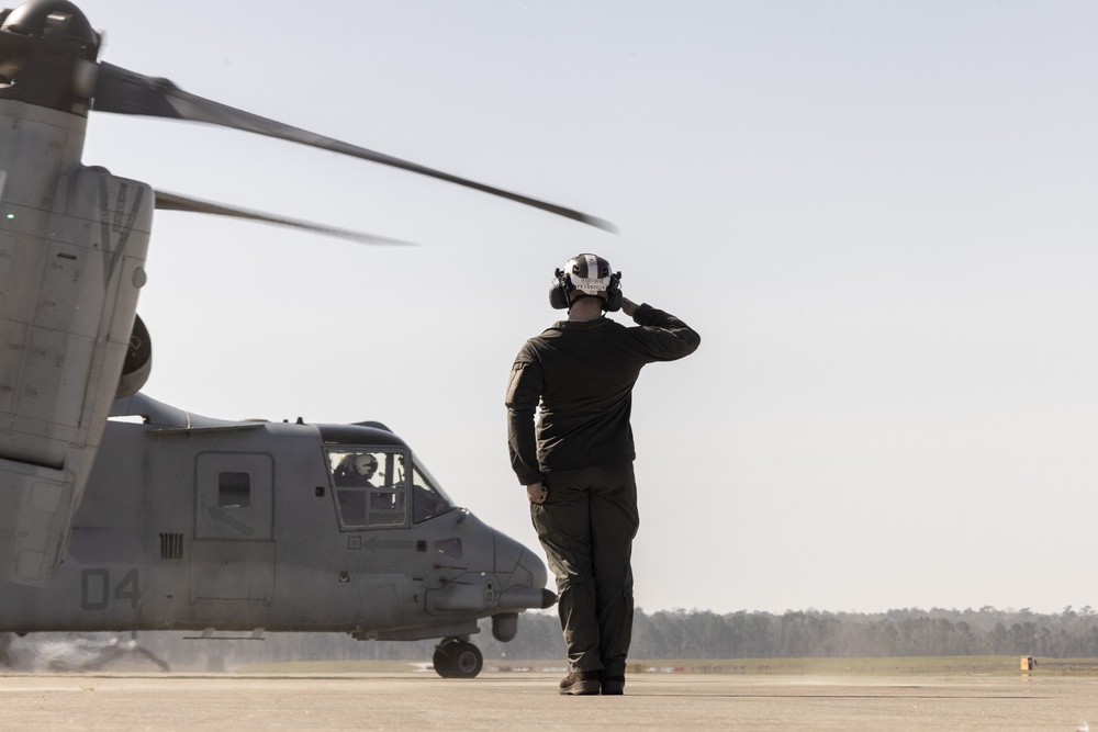 VMM-365 (REIN) MV-22 Osprey Prepares to Return to Flight Operations