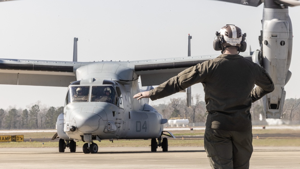 VMM-365 (REIN) MV-22 Osprey Prepares to Return to Flight Operations