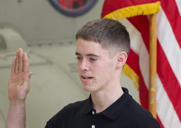 Teen joins Pa. Guard as helicopter pilot