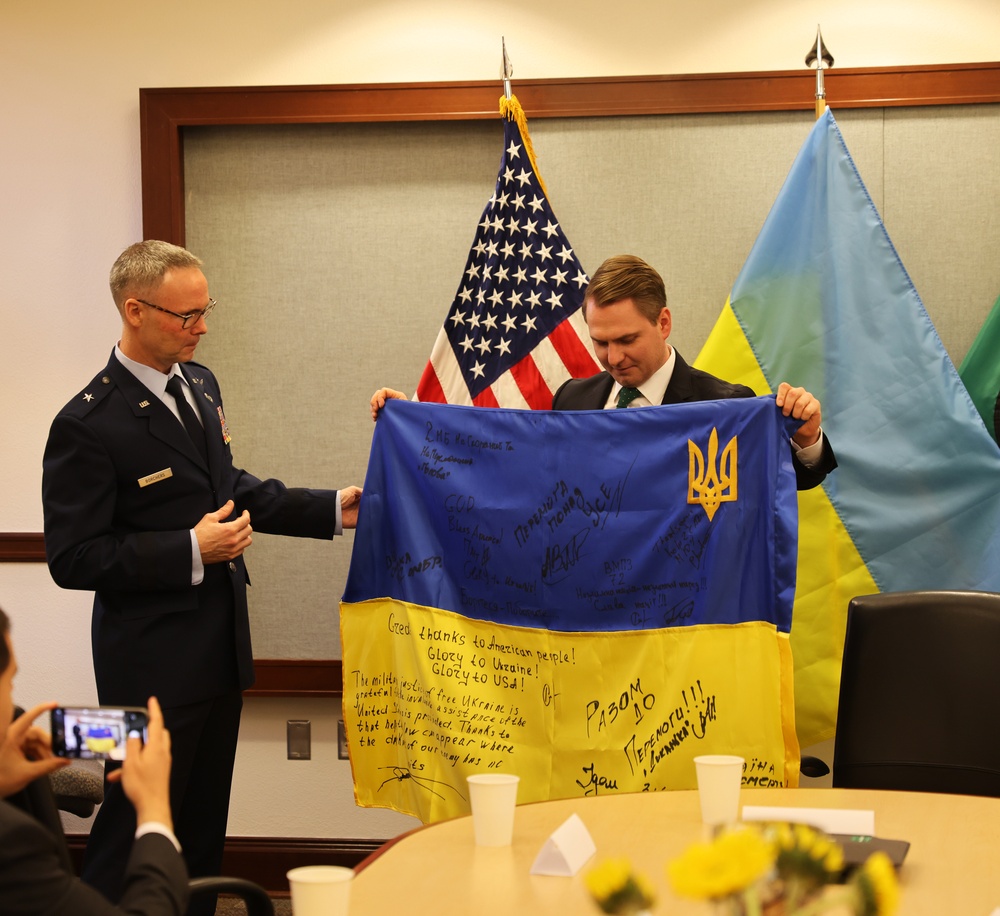 Friendship and Thanks: Ukraine Delegation visits Washington National Guard leaders