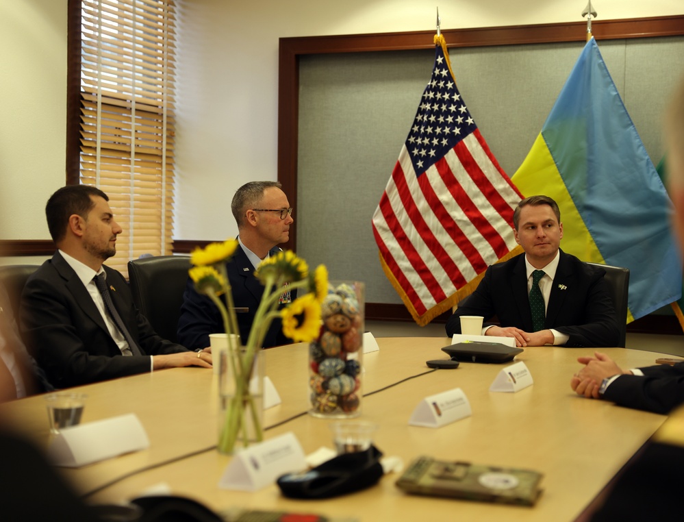 Friendship and Thanks: Ukraine Delegation visits Washington National Guard leaders