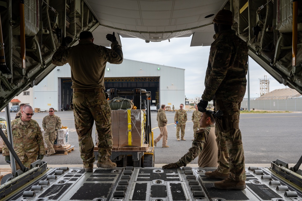 AFCENT delivers Jordanian humanitarian aid to Gaza