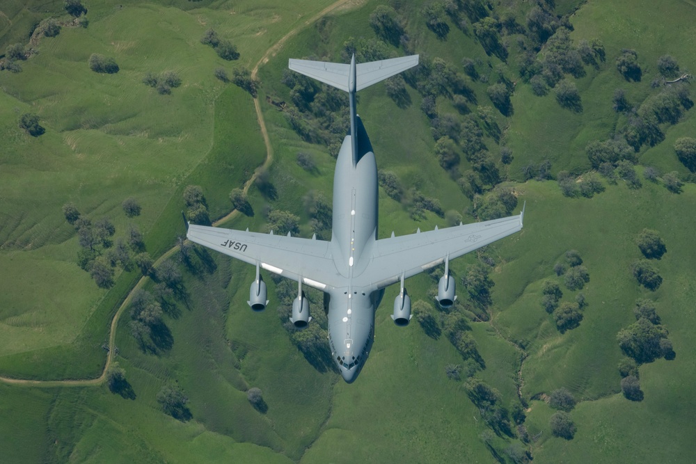 Travis AFB hosts Wings Over Solano air show, open house