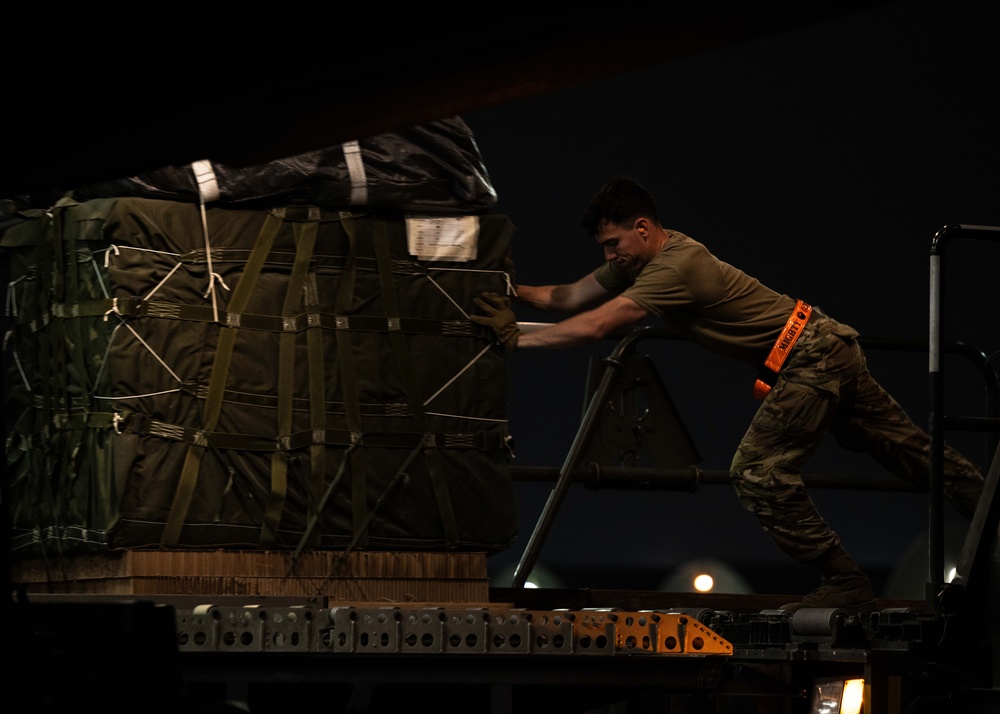U.S. Airmen, Soldiers load U.S. C-17s with humanitarian aid destined for Gaza
