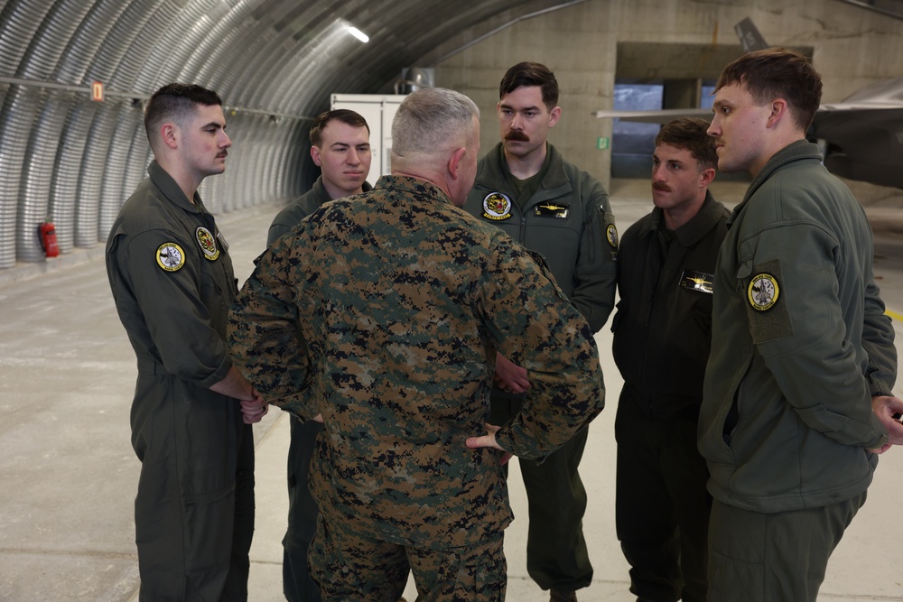 Mag. Gen. Sofge Visits Fighter Attack Squadron 542 Marines During Nordic Response 24