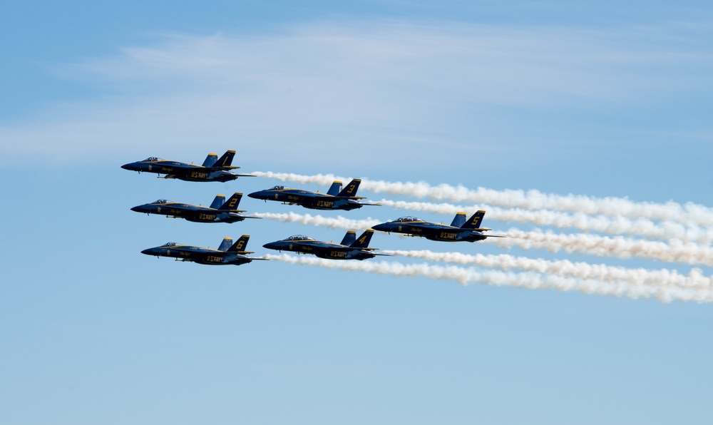 Travis AFB hosts Wings Over Solano air show, open house