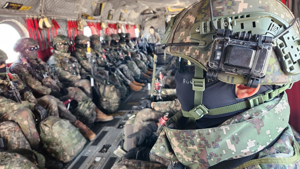 2nd Infantry/ROK-U.S. Combined Division Joins with ROK Forces for Air Assault Training Mission