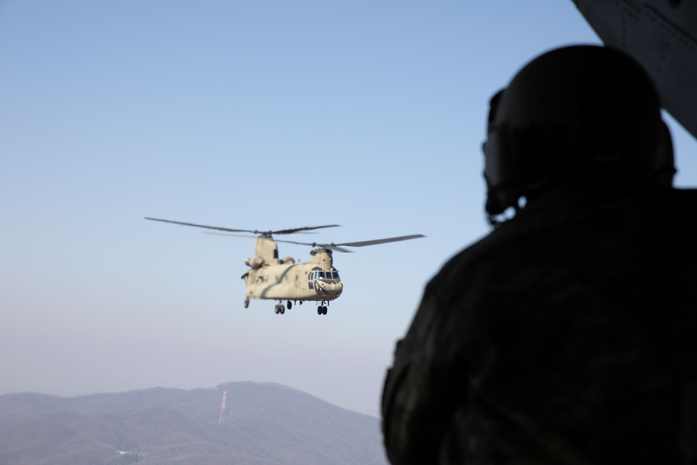 2nd Infantry/ROK-U.S. Combined Division Joins with ROK Forces for Air Assault Training Mission