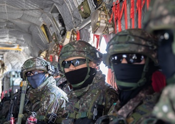 2nd Infantry/ROK-U.S. Combined Division Joins with ROK Forces for Air Assault Training Mission