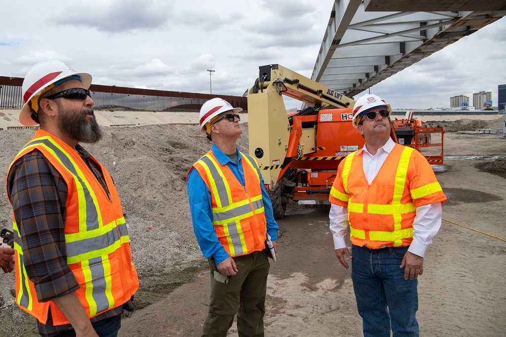 Corps SPD commander tours SPL projects: Tijuana River Barrier project