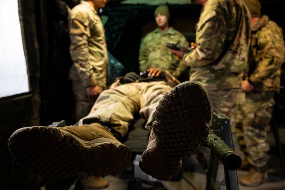 Distinguished visitors see latest frontline medical tech during Army’s Capstone 4 exercise