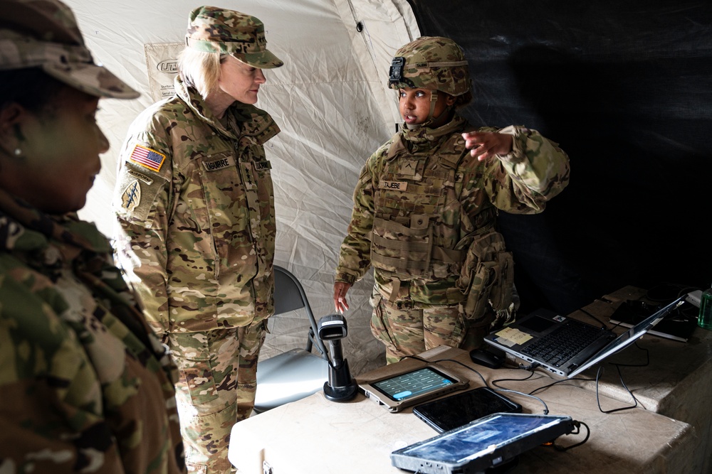 Distinguished visitors see latest frontline medical tech during Army’s Capstone 4 exercise