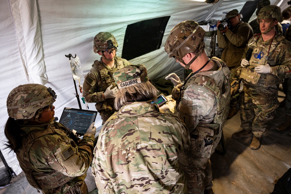 Distinguished visitors see latest frontline medical tech during Army’s Capstone 4 exercise