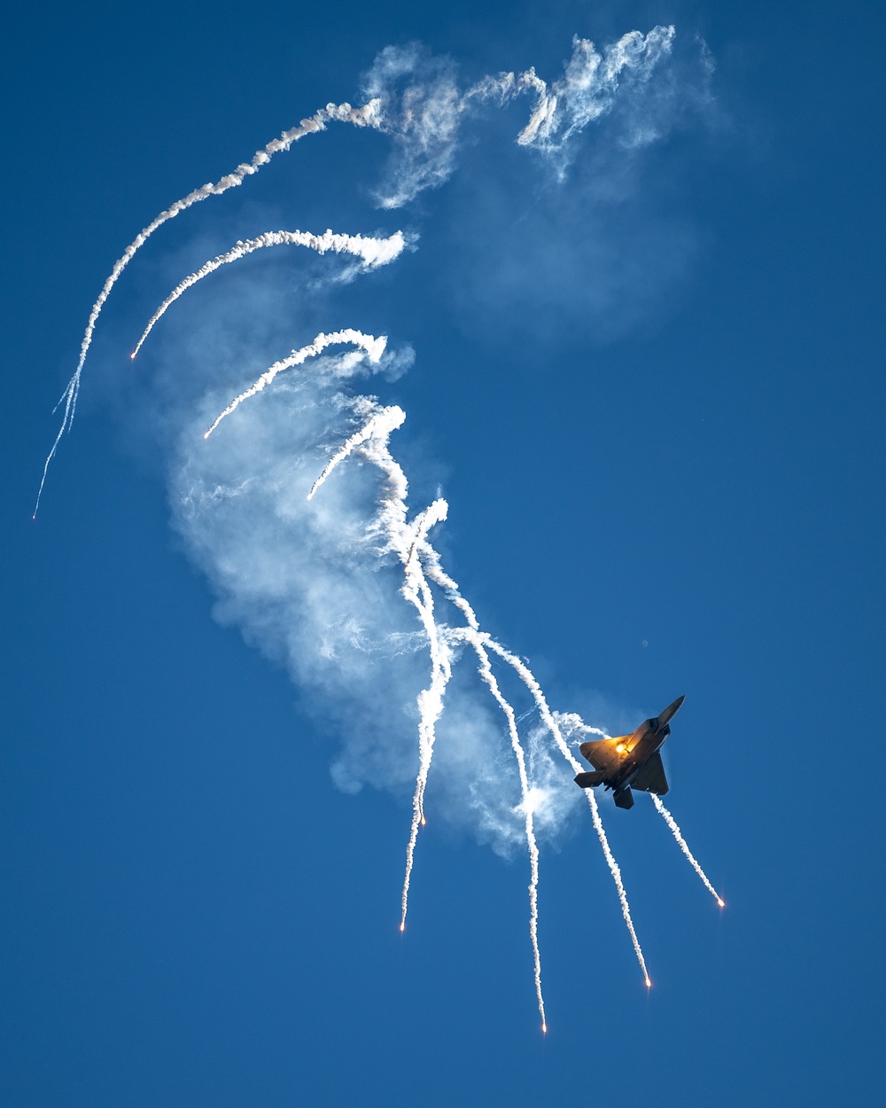 Travis AFB hosts Wings Over Solano air show open house