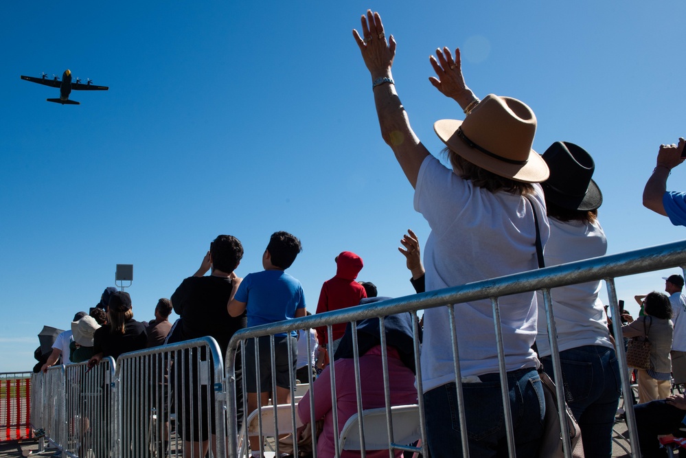 Travis AFB hosts Wings Over Solano air show, open house