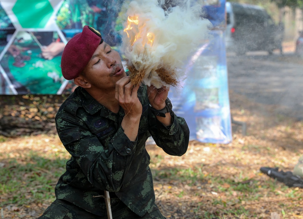 U.S. Army soldiers learn jungle survival tactics