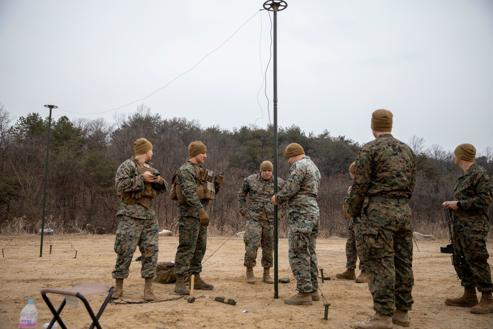 1st MAW Marines conduct fortified FARP