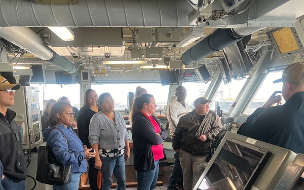 Pax MWR Takes Shipboard Familiarization Tour in Norfolk