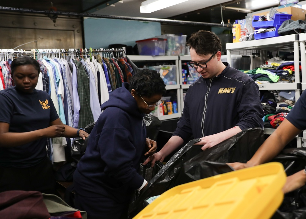 USS Truxtun Sailors Volunteer for Community Service Projects in Boston