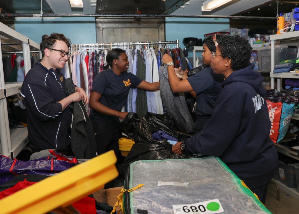 USS Truxtun Sailors Volunteer for Community Service Projects in Boston