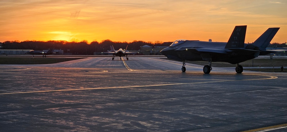 115th Fighter Wing performs night operations