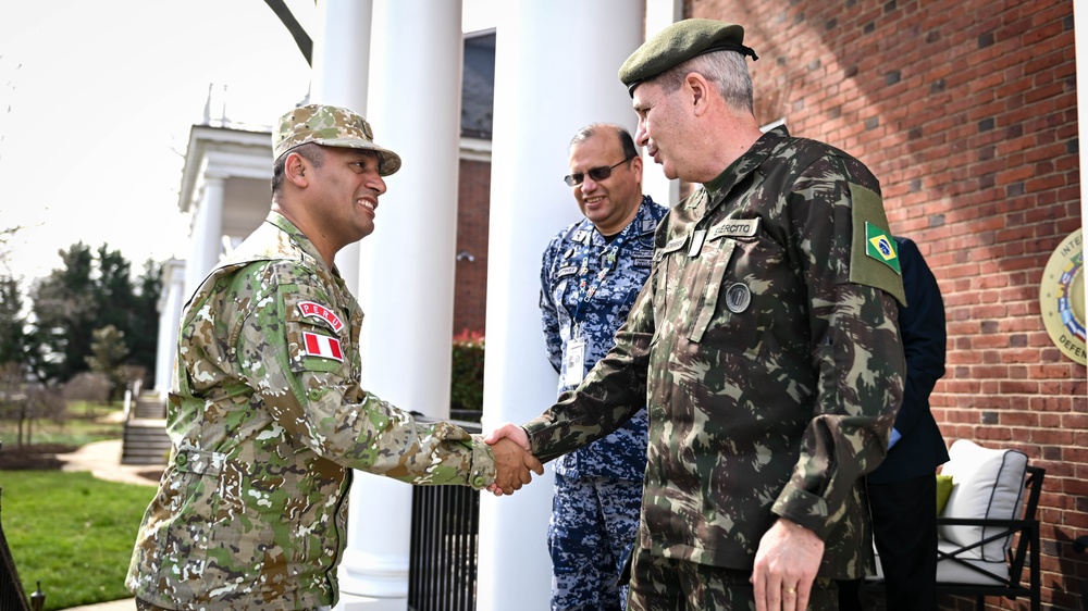 Inter-American Defense College Welcomes US Army South Brigadier General for Institutional Visit