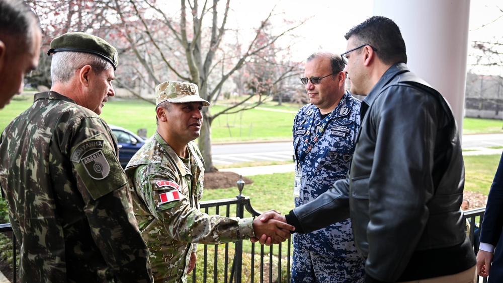 Inter-American Defense College Welcomes US Army South Brigadier General for Institutional Visit