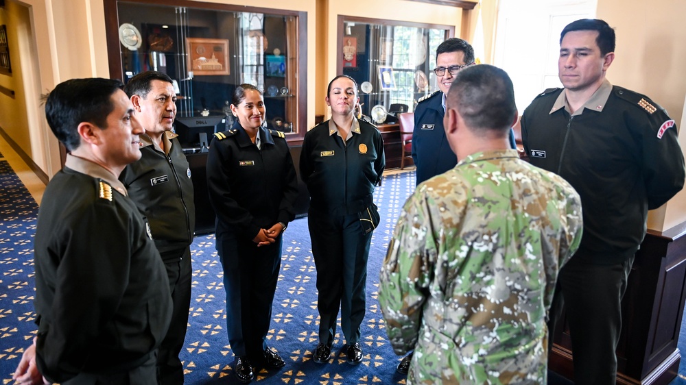 Inter-American Defense College Welcomes US Army South Brigadier General for Institutional Visit