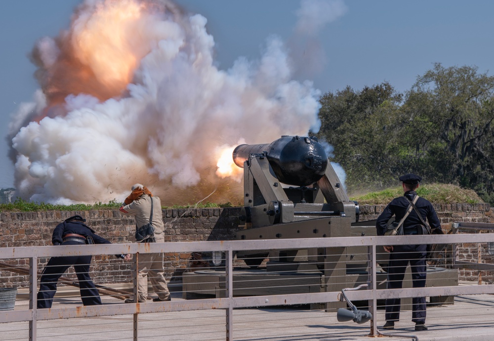 Navy Week Savannah 9&quot; Dahlgren cannon fires