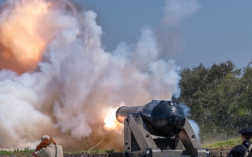 Navy Week Savannah 9&quot; Dahlgren cannon fires