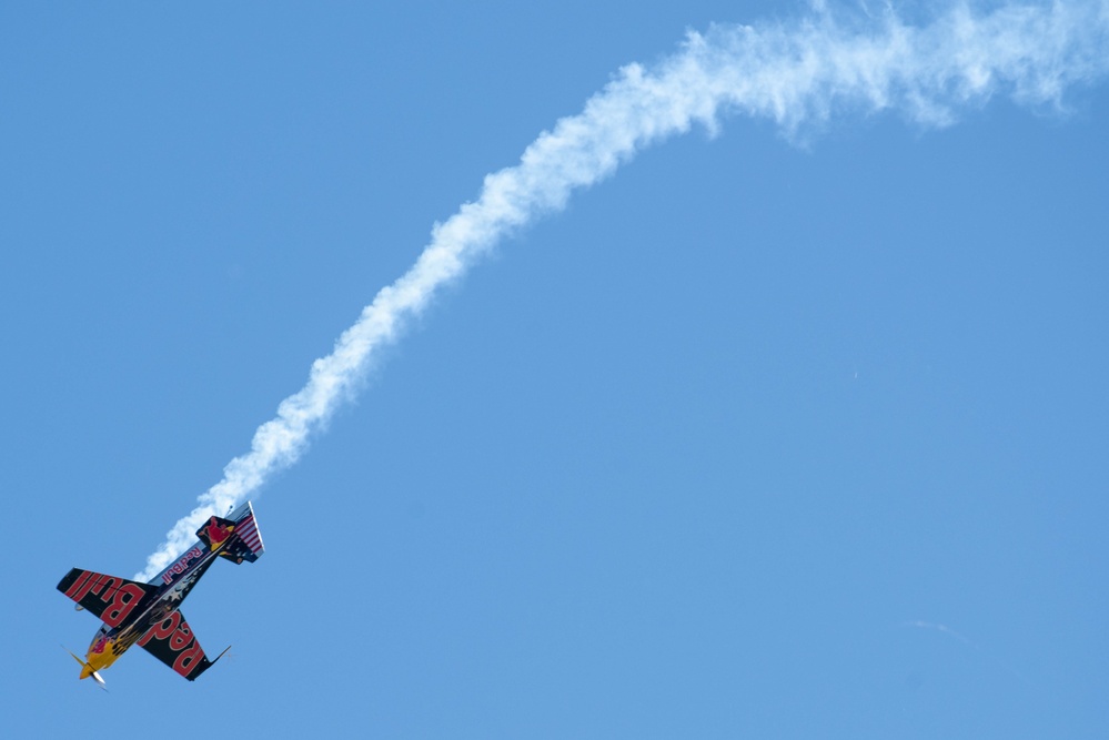 Travis AFB hosts Wings Over Solano air show, open house