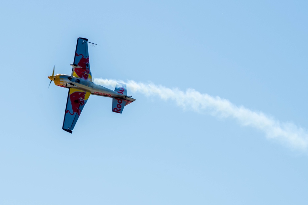 Travis AFB hosts Wings Over Solano air show, open house