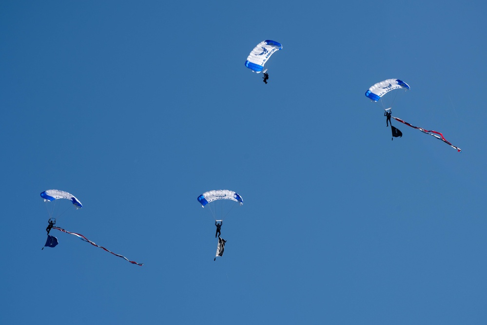 Travis AFB hosts Wings Over Solano air show, open house