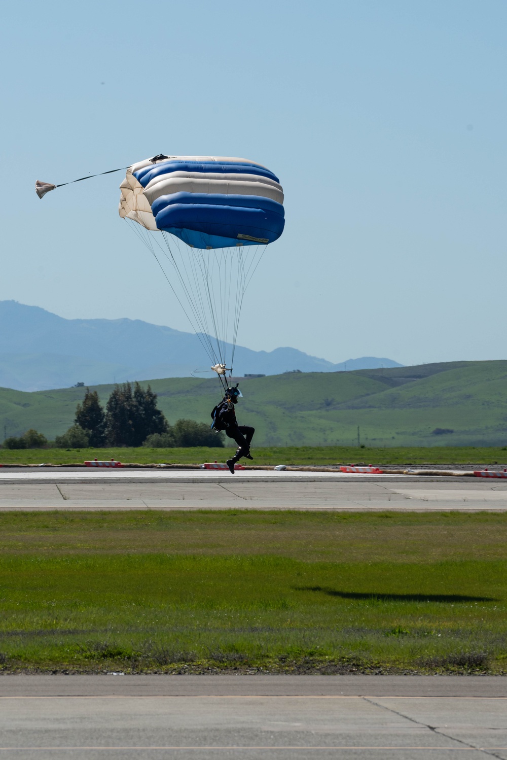 Travis AFB hosts Wings Over Solano air show, open house