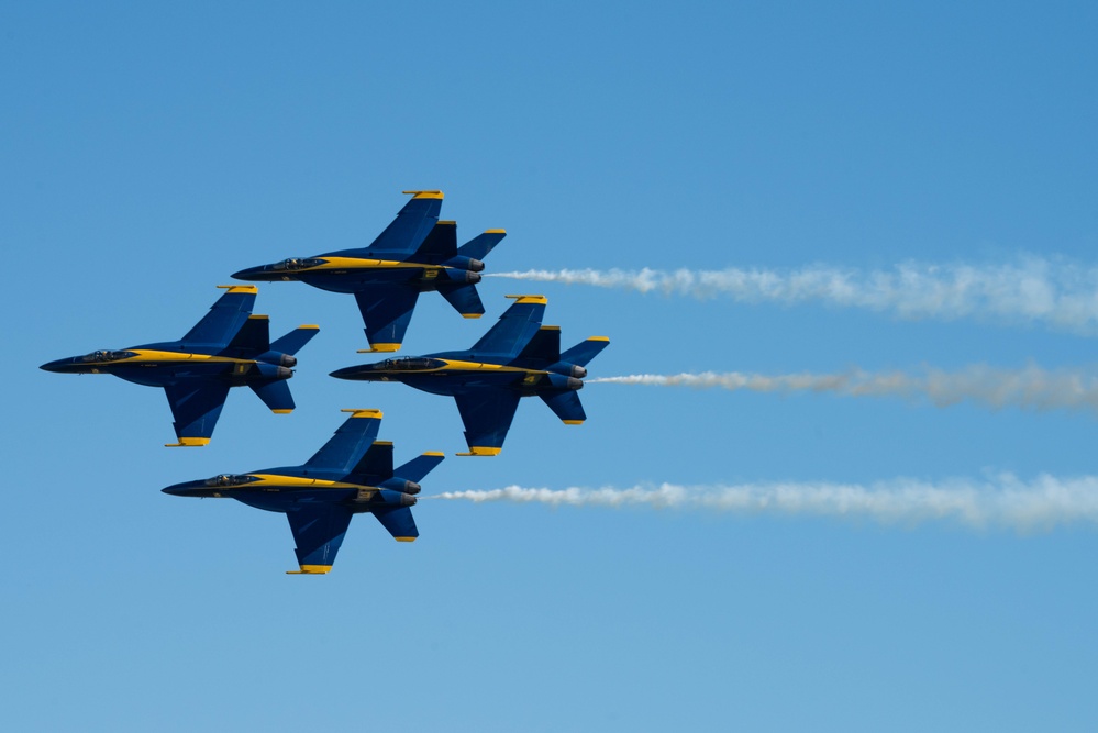 Travis AFB hosts Wings Over Solano air show, open house