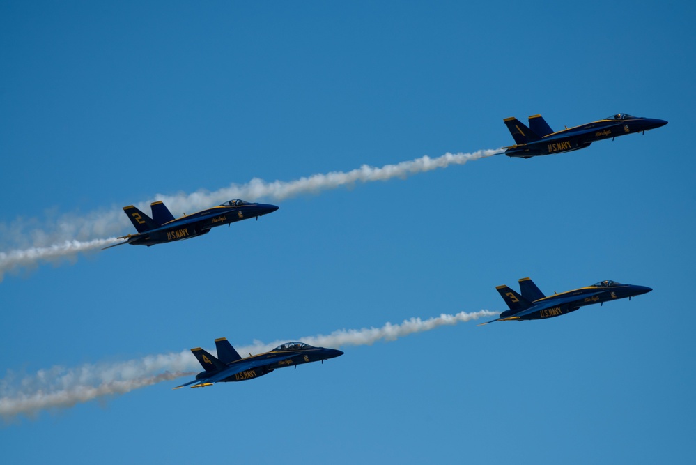 Travis AFB hosts Wings Over Solano air show, open house