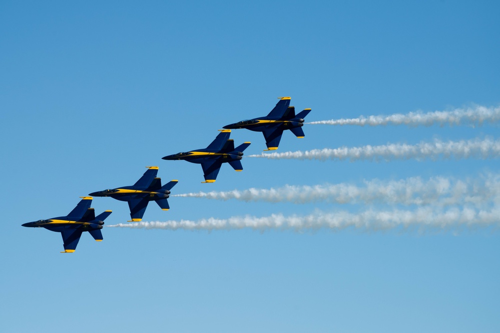 Travis AFB hosts Wings Over Solano air show, open house