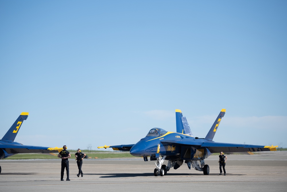 Travis AFB hosts Wings Over Solano air show, open house