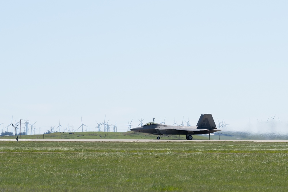 Travis AFB hosts Wings Over Solano air show, open house
