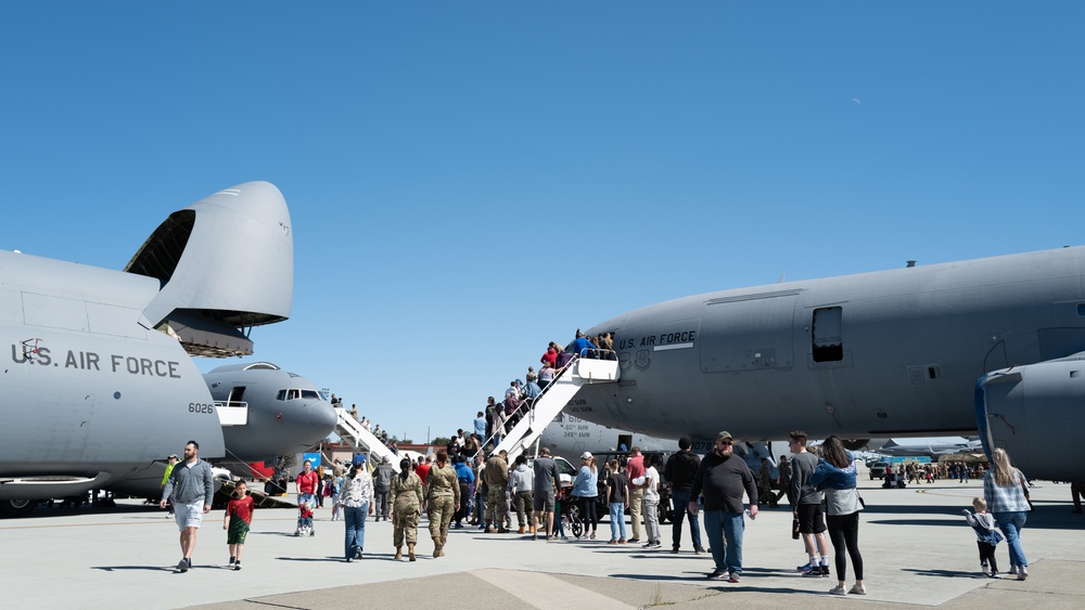 Travis AFB hosts Wings Over Solano air show, open house